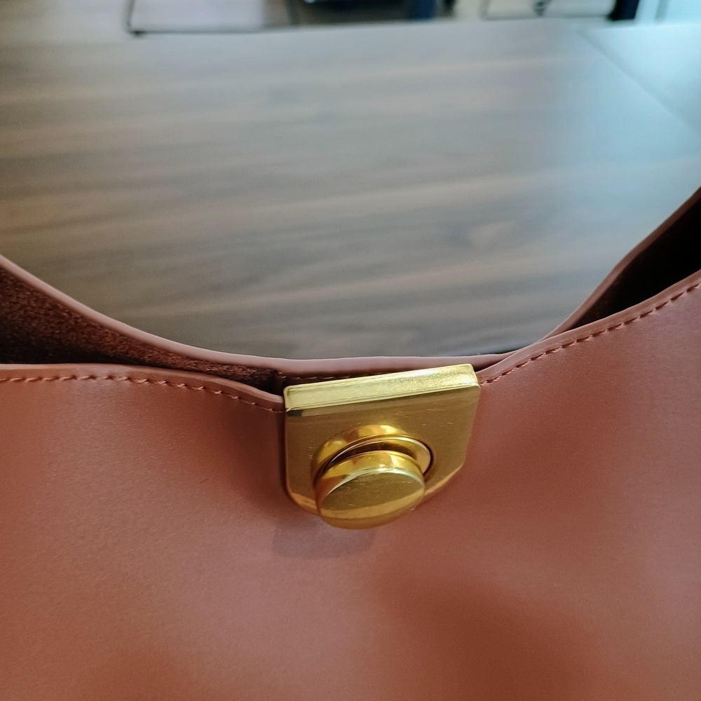 Amazon Essentials Tan Shoulder Bag - Picture 3 of 8